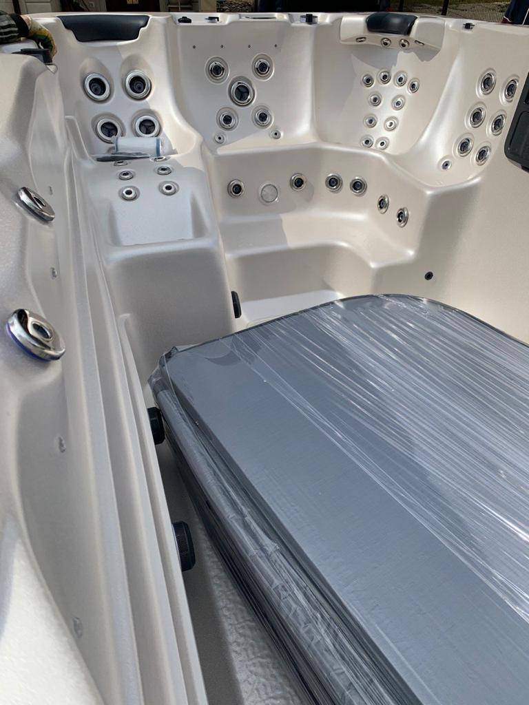 Доставка и установка плавательного спа бассейна Vortex Spas